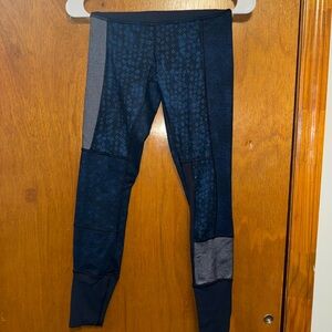 Blue patterned Lululemon full length leggings - size 2